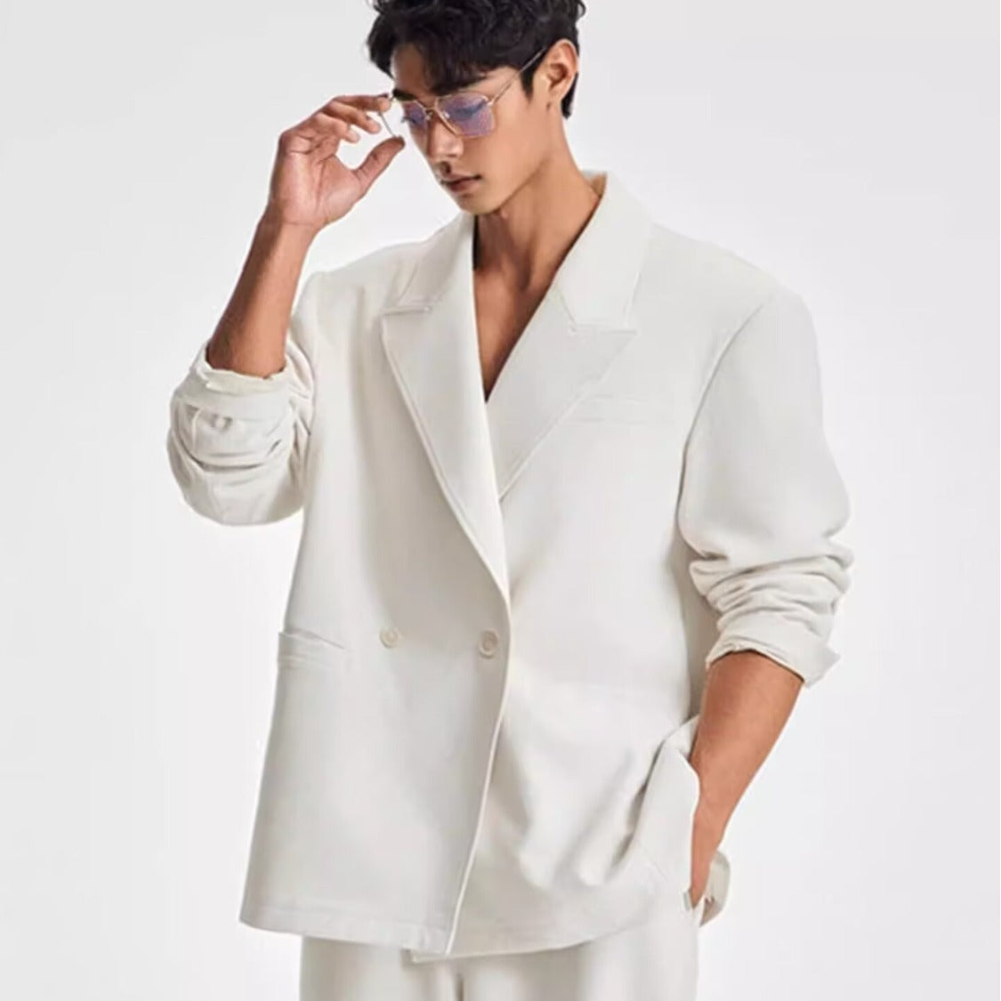 ZÉLVARÈ Men's Minimalist Black Suit Jacket – product photo