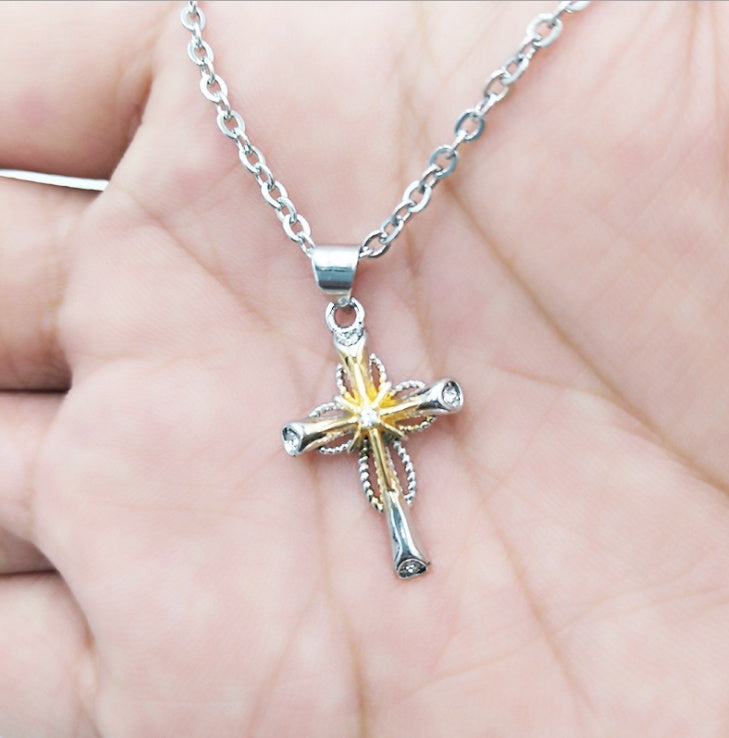 Octagonal star pendant chain detail