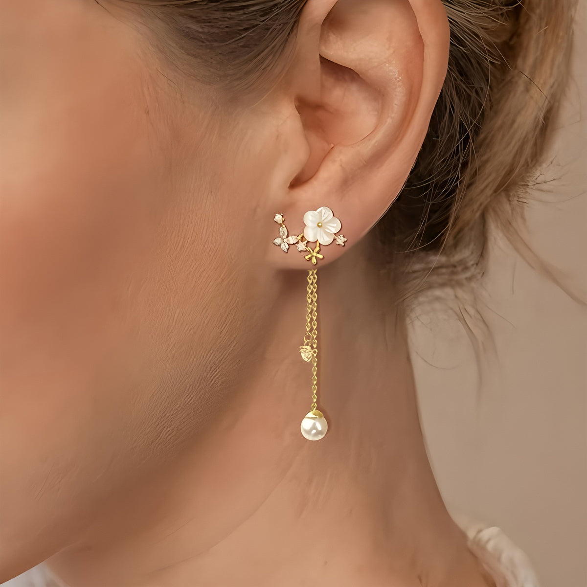 ZÉLVARÈ Lumière Pearl Cascade Earrings – product photo