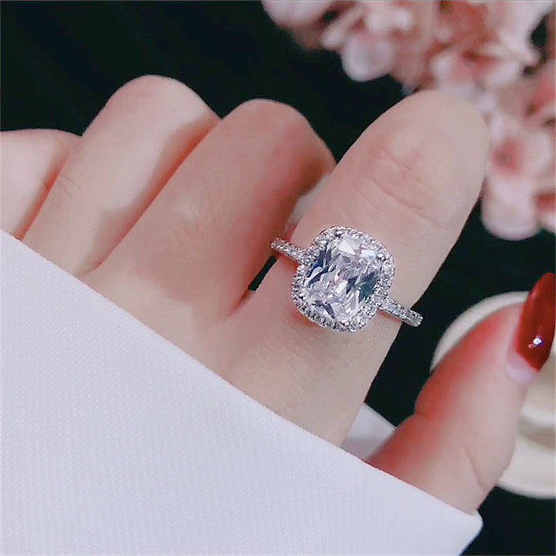 ZÉLVARÈ Lumière Bridal Engagement Ring – product photo