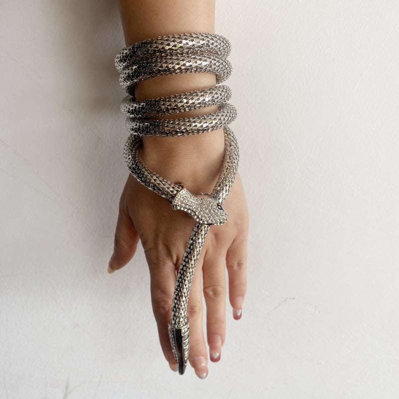 ZÉLVARÈ Serpentine Long Statement Necklace – product photo