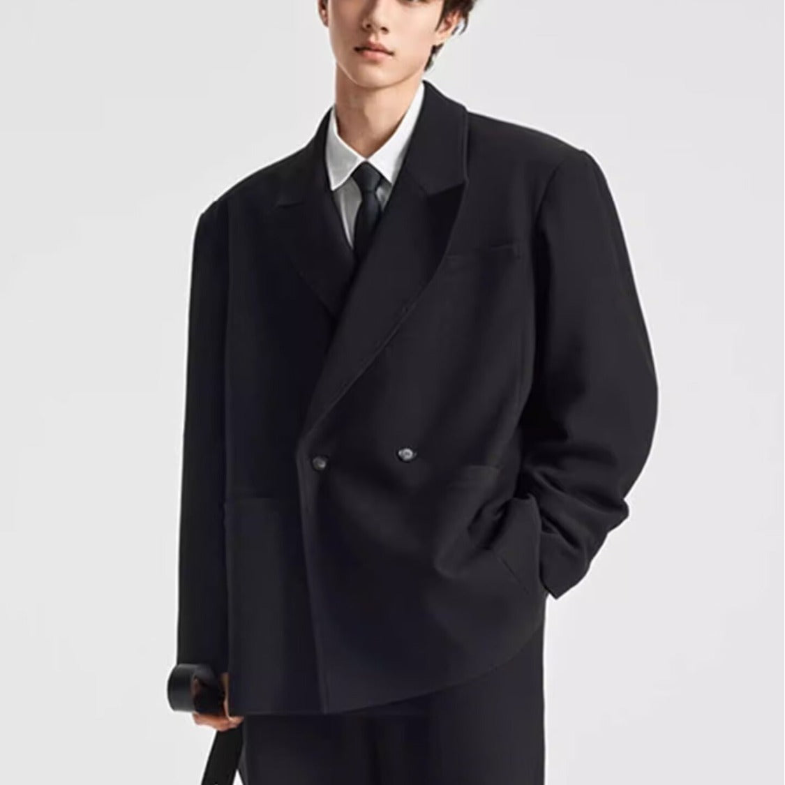 ZÉLVARÈ Men's Minimalist Black Suit Jacket – product photo
